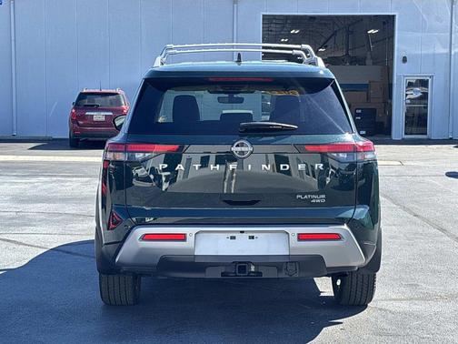 2023 Nissan Pathfinder Platinum 4WD