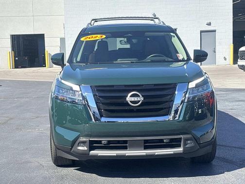 2023 Nissan Pathfinder Platinum 4WD
