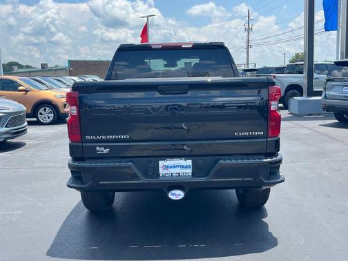 2025 Chevrolet Silverado 1500 Custom
