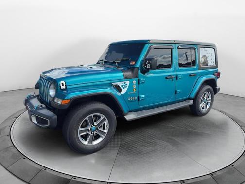 Bikini Pearlcoat 2019 Jeep Wrangler Unlimited Sahara