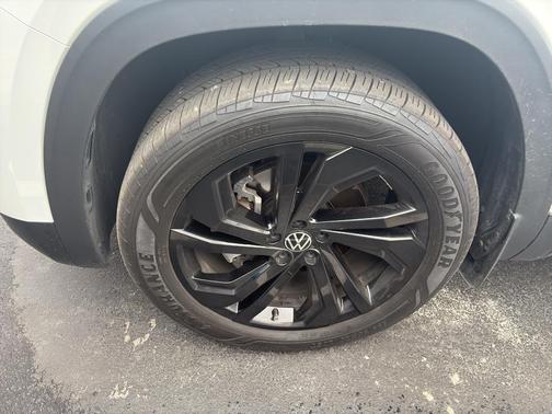 2023 Volkswagen Atlas 3.6L SE w/Technology