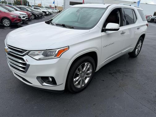 Iridescent Pearl Tricoat 2019 Chevrolet Traverse High Country