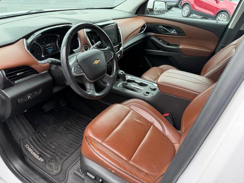 Iridescent Pearl Tricoat 2019 Chevrolet Traverse High Country