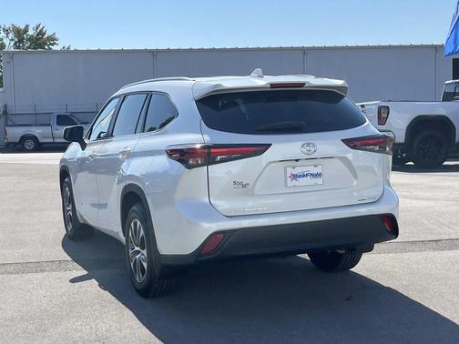 2025 Toyota Highlander XLE
