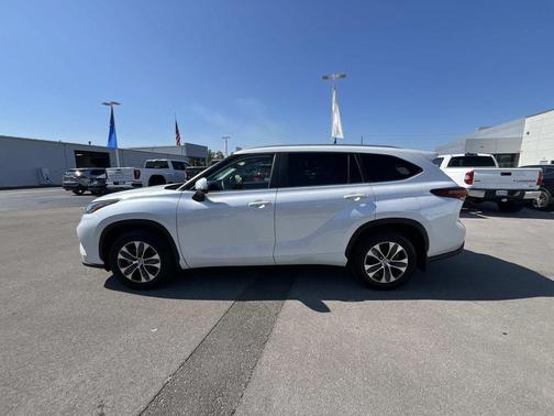 2025 Toyota Highlander XLE