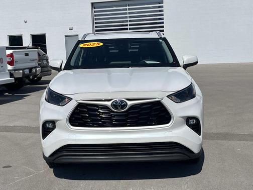 2025 Toyota Highlander XLE