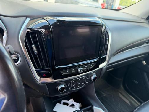 Summit White 2020 Chevrolet Traverse LT Leather