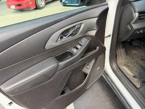 Summit White 2020 Chevrolet Traverse LT Leather