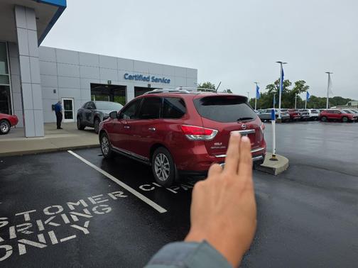 2016 Nissan Pathfinder SL