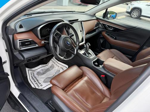 Crystal White Pearl 2021 Subaru Outback Touring XT