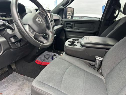 2024 RAM 2500 Tradesman Crew Cab 4x4 6'4' Box