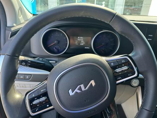 2024 Kia Carnival LX