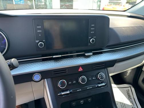 2024 Kia Carnival LX