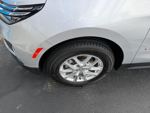 Silver Ice Metallic 2022 Chevrolet Equinox 1LT