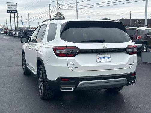 2025 Honda Pilot Touring 8-Passenger