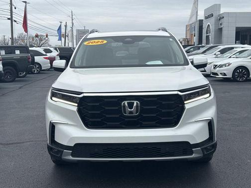 2025 Honda Pilot Touring 8-Passenger