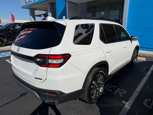 2025 Honda Pilot Touring 8-Passenger