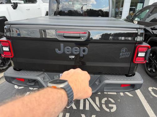 2021 Jeep Gladiator Willys 4x4