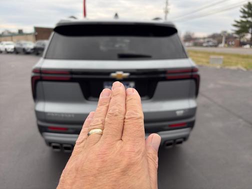 2024 Chevrolet Traverse LT