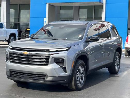 2024 Chevrolet Traverse LT