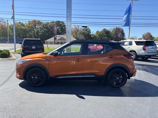 2021 Nissan Kicks SR