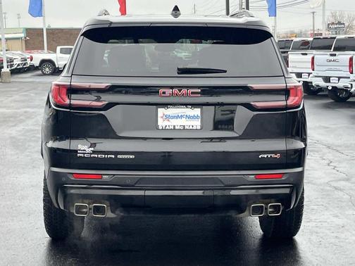 2024 GMC Acadia AWD AT4