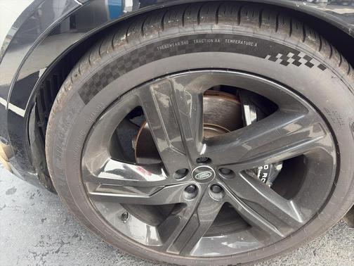 2023 Land Rover Discovery P360 Metropolitan Edition