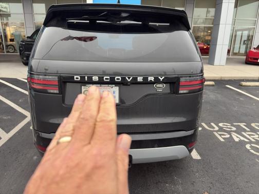 2023 Land Rover Discovery P360 Metropolitan Edition