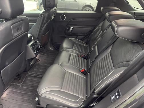 2023 Land Rover Discovery P360 Metropolitan Edition