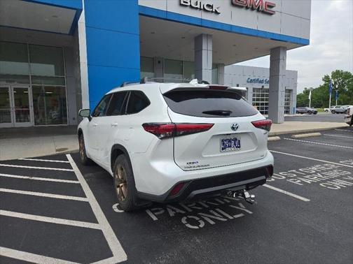 2022 Toyota Highlander Hybrid XLE
