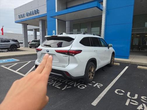 2022 Toyota Highlander Hybrid XLE