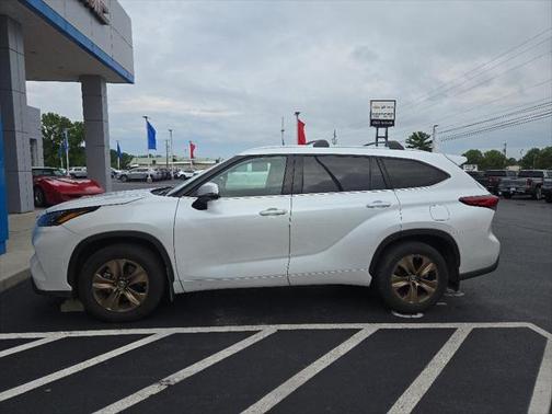 2022 Toyota Highlander Hybrid XLE