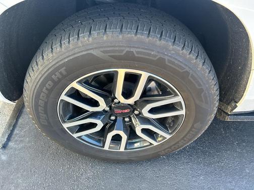 2022 GMC Yukon 4WD AT4