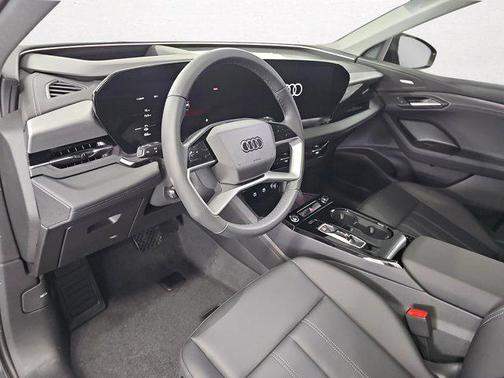 2025 Audi Q6 e-tron Premium Plus quattro