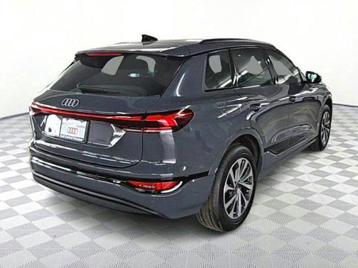 2025 Audi Q6 e-tron Premium Plus quattro