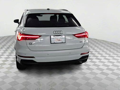 2024 Audi Q3 Premium 45 TFSI S line quattro Tiptronic