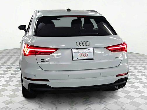 2024 Audi Q3 Premium 45 TFSI S line quattro Tiptronic