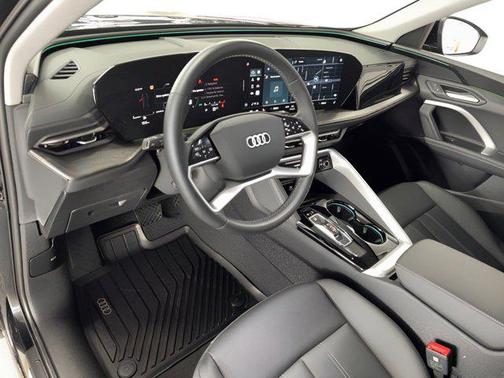 2025 Audi Q5 Premium TFSI quattro S tronic