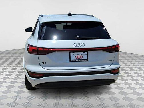 2025 Audi Q6 e-tron Prestige quattro