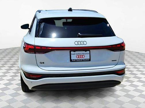 2025 Audi Q6 e-tron Prestige quattro