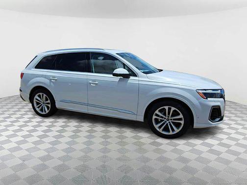 2025 Audi Q7 55 Premium Plus