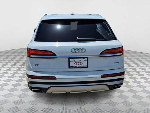 2025 Audi Q7 55 Premium Plus