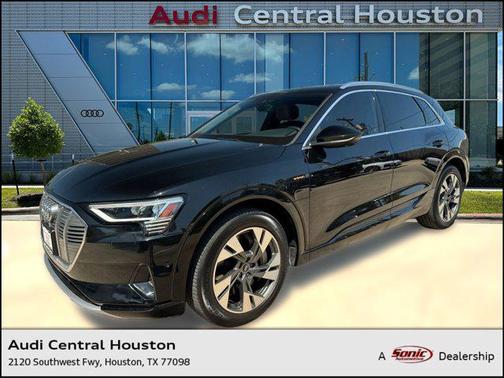2022 Audi e-tron Premium Plus