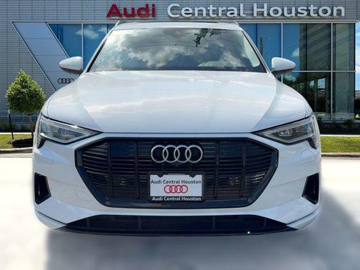 2022 Audi e-tron Premium