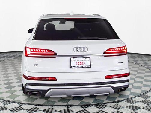 2025 Audi Q7 55 Premium Plus