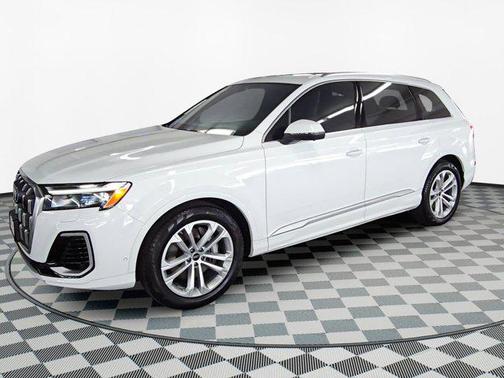 2025 Audi Q7 55 Premium Plus