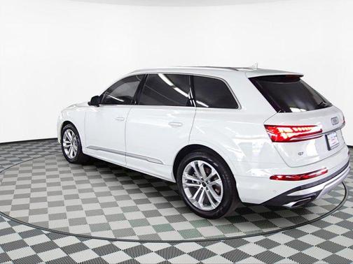 2025 Audi Q7 55 Premium Plus
