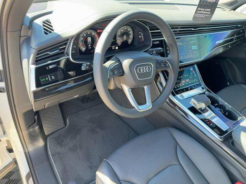 Glacier White Metallic 2026 Audi Q7 55 Premium Plus