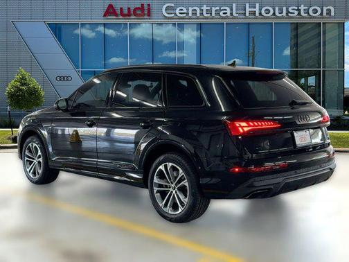 2026 Audi Q7 45 Premium