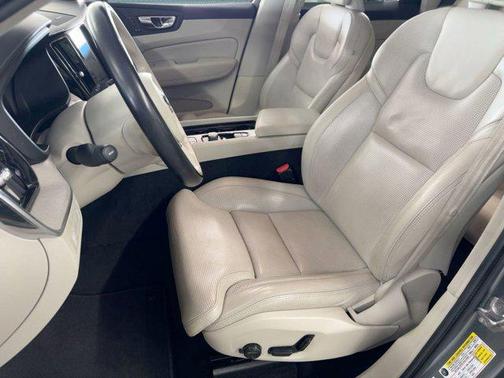 2019 Volvo XC60 Recharge Plug-In Hybrid T8 Inscription